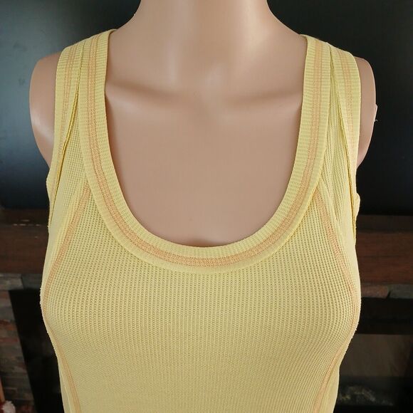 AEMI & CO Women's Small Yellow Knit Casual Light inside out look Tank Top New - Picture 3 of 13